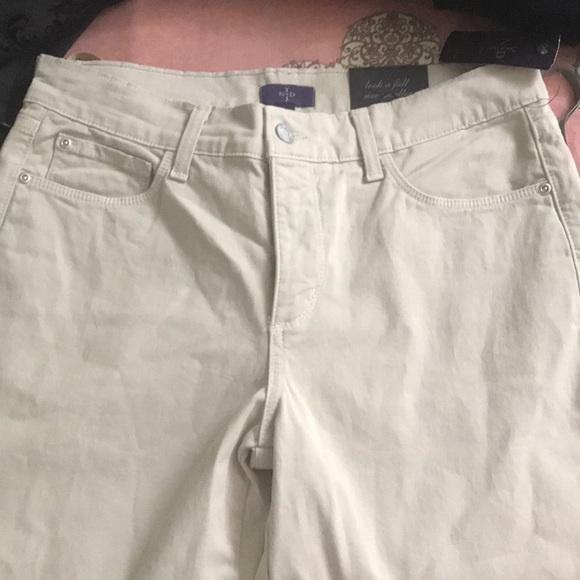 NYDJ croped pants with embellished buttons - Picture 3 of 3